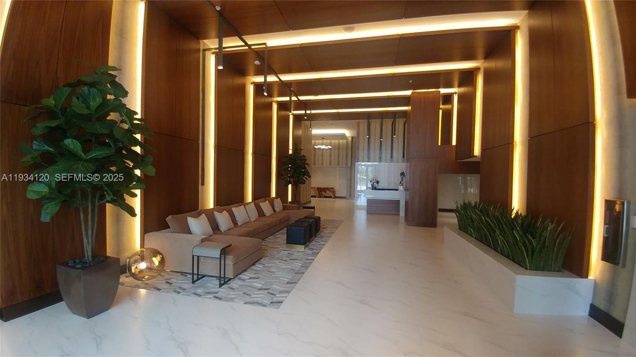 For Sale: $625,000 (1 beds, 2 baths, 937 Square Feet)