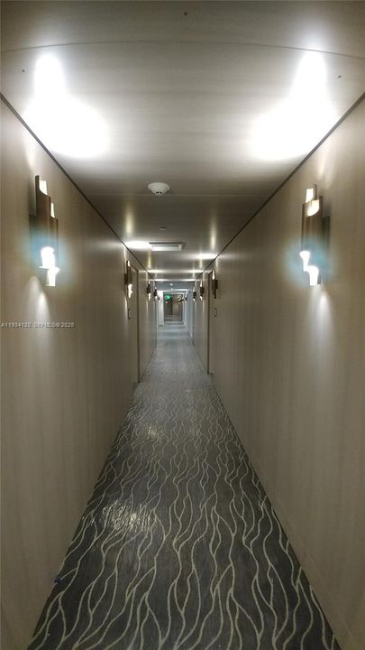 For Sale: $625,000 (1 beds, 2 baths, 937 Square Feet)