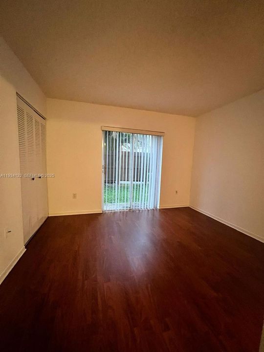 For Sale: $302,000 (2 beds, 2 baths, 845 Square Feet)