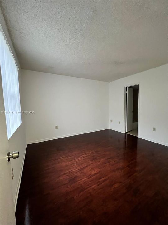 For Sale: $302,000 (2 beds, 2 baths, 845 Square Feet)