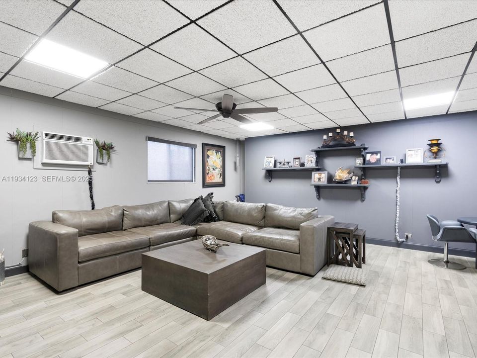 На продажу: $3,750,000 (5 спален, 3 ванн, 3718 Квадратных фут)