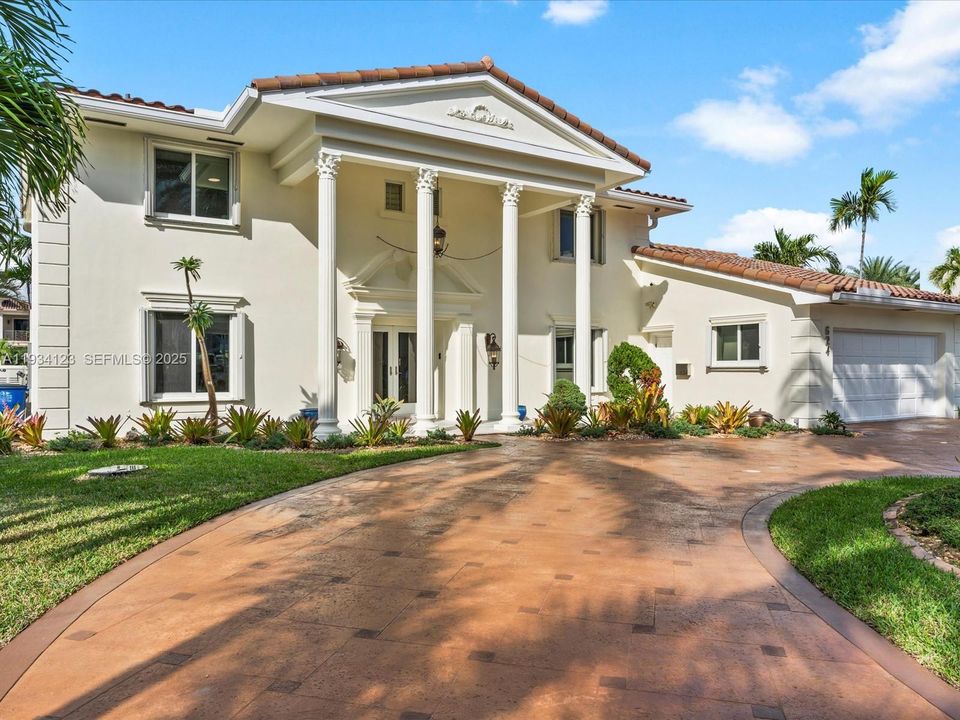 На продажу: $3,750,000 (5 спален, 3 ванн, 3718 Квадратных фут)