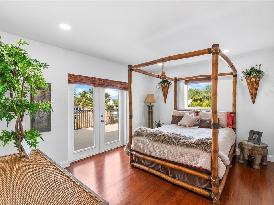 На продажу: $3,750,000 (5 спален, 3 ванн, 3718 Квадратных фут)