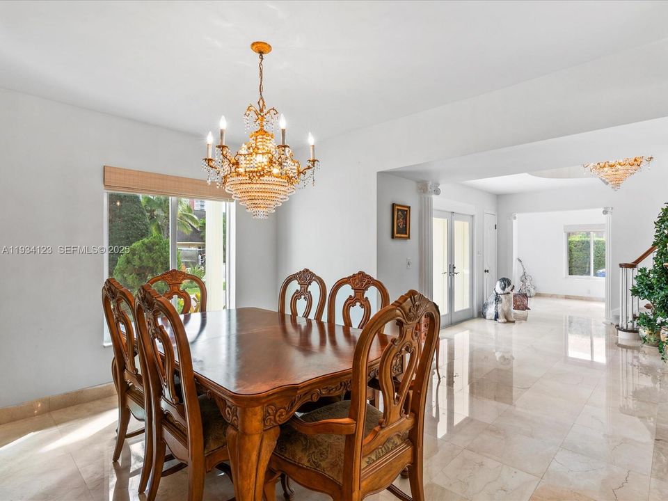 На продажу: $3,750,000 (5 спален, 3 ванн, 3718 Квадратных фут)