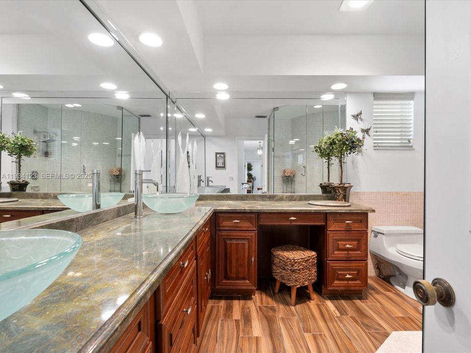 На продажу: $3,750,000 (5 спален, 3 ванн, 3718 Квадратных фут)