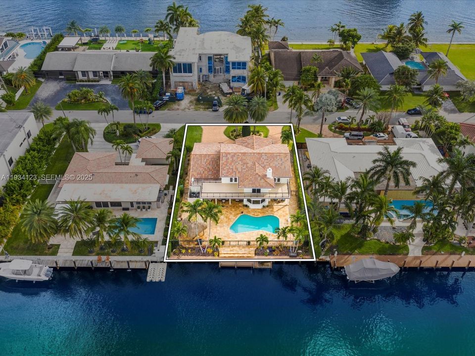 На продажу: $3,750,000 (5 спален, 3 ванн, 3718 Квадратных фут)