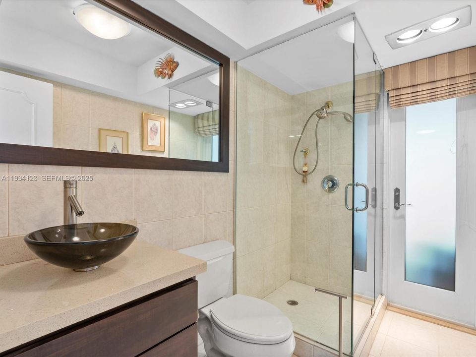 На продажу: $3,750,000 (5 спален, 3 ванн, 3718 Квадратных фут)