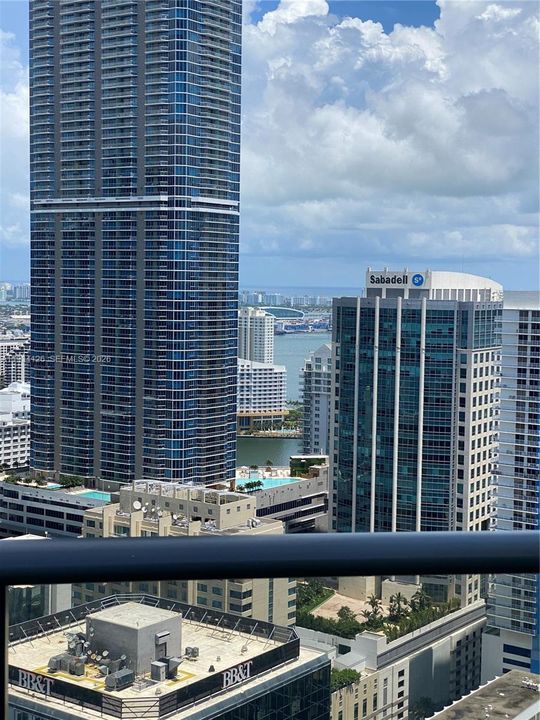 For Rent: $3,900 (2 beds, 2 baths, 868 Square Feet)