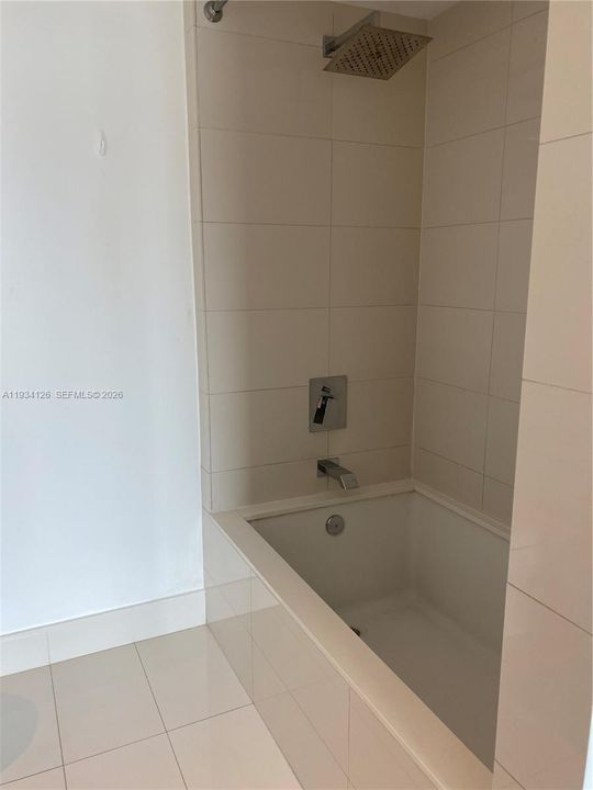 For Rent: $3,900 (2 beds, 2 baths, 868 Square Feet)