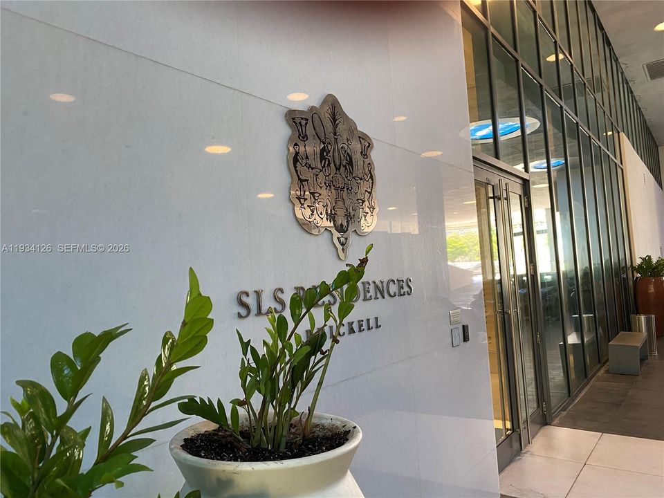 For Rent: $3,900 (2 beds, 2 baths, 868 Square Feet)