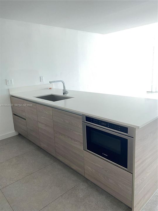 For Rent: $3,900 (2 beds, 2 baths, 868 Square Feet)