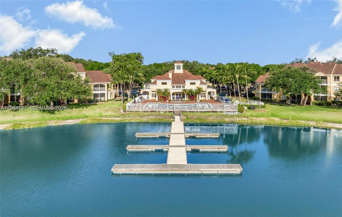 待售: $220,000 (2 贝兹, 2 浴室, 1241 平方英尺)