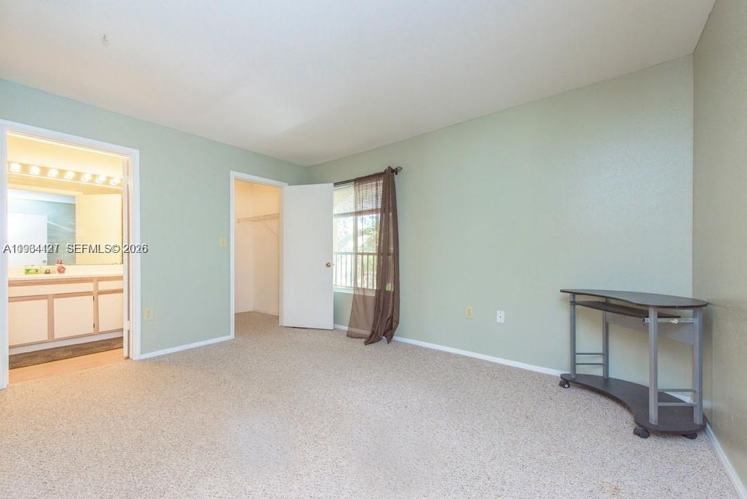 待售: $220,000 (2 贝兹, 2 浴室, 1241 平方英尺)