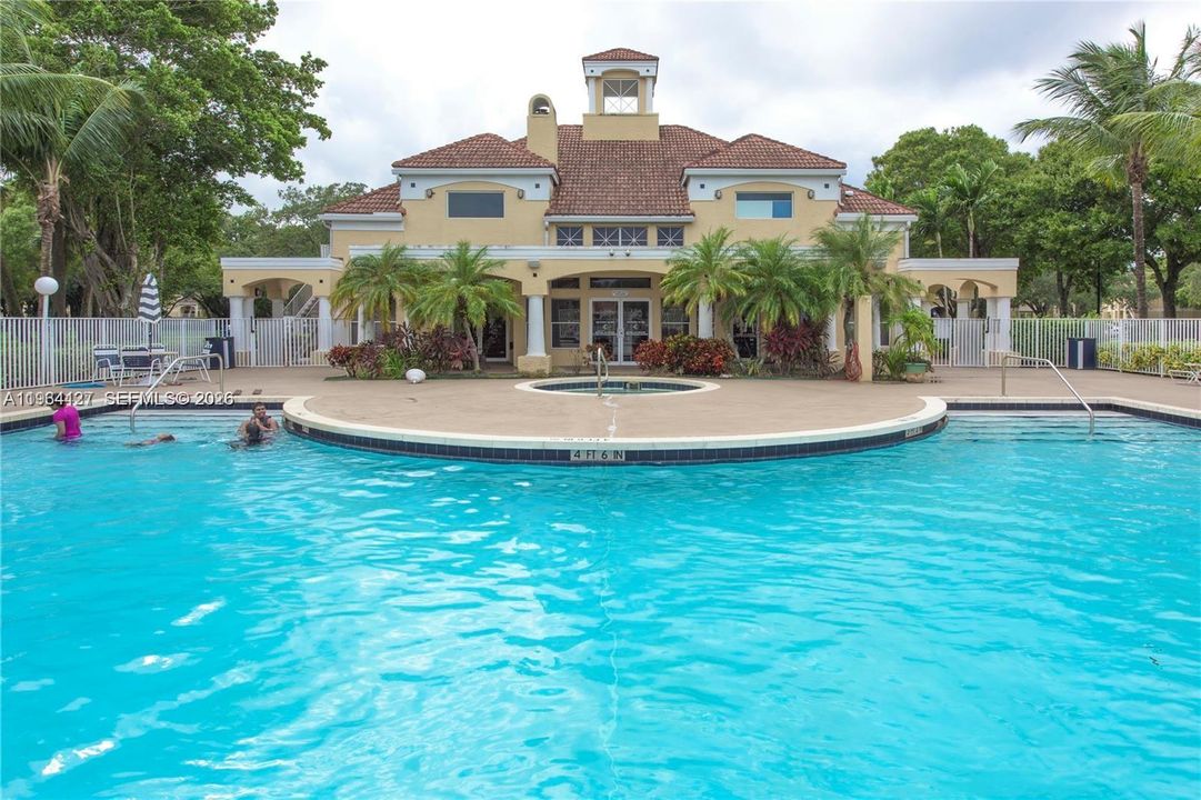 待售: $220,000 (2 贝兹, 2 浴室, 1241 平方英尺)