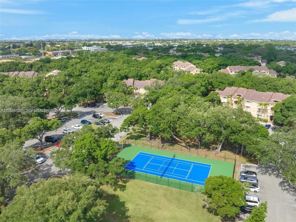 待售: $220,000 (2 贝兹, 2 浴室, 1241 平方英尺)