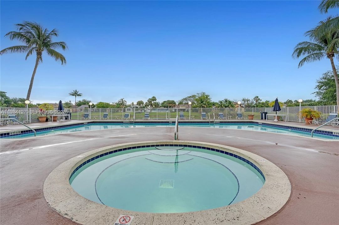 待售: $220,000 (2 贝兹, 2 浴室, 1241 平方英尺)