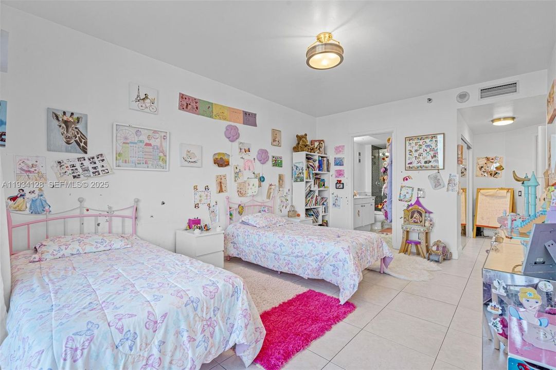 В аренду: $7,000 (3 спален, 3 ванн, 2370 Квадратных фут)