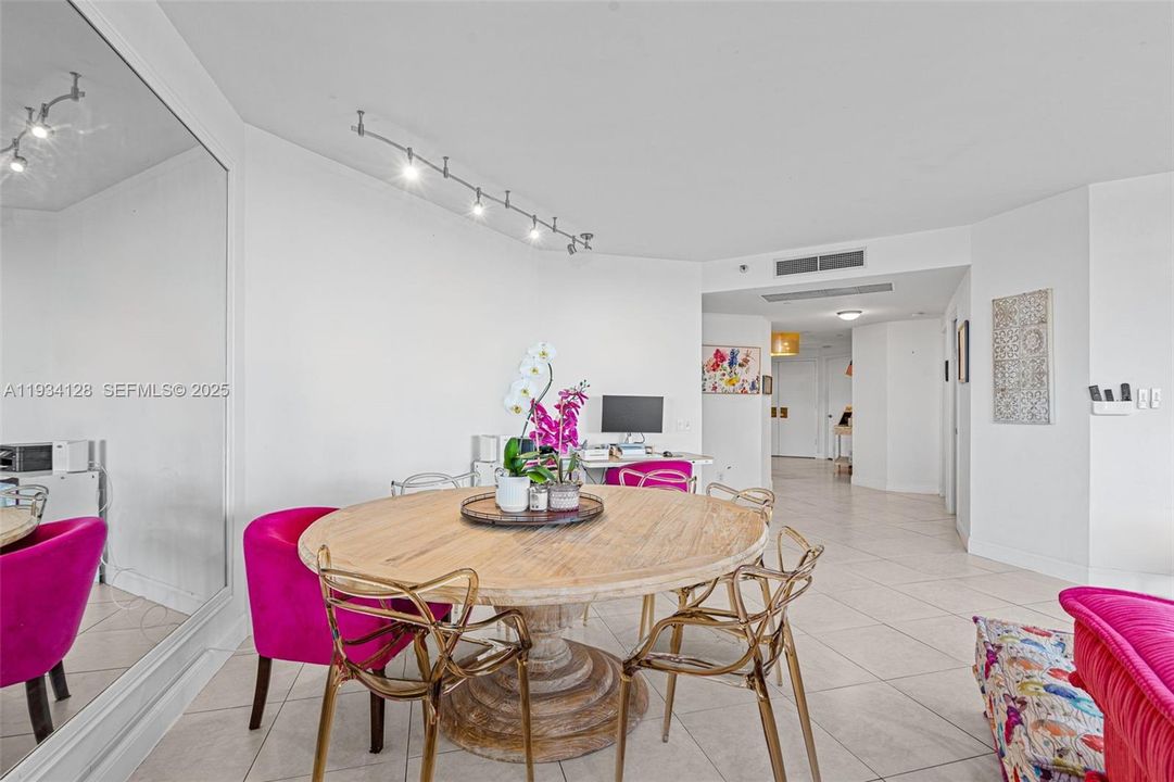 В аренду: $7,000 (3 спален, 3 ванн, 2370 Квадратных фут)