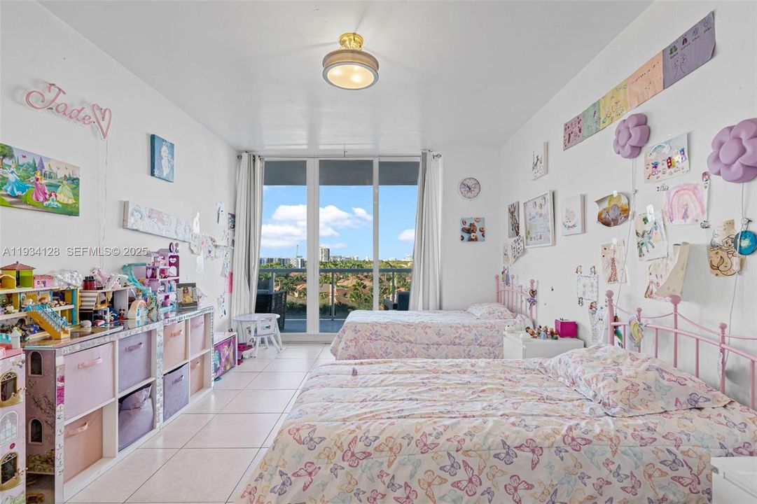 В аренду: $7,000 (3 спален, 3 ванн, 2370 Квадратных фут)