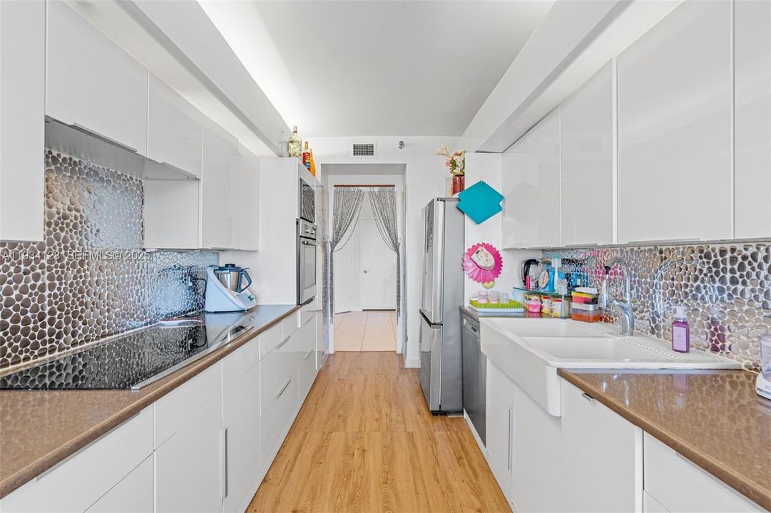 В аренду: $7,000 (3 спален, 3 ванн, 2370 Квадратных фут)