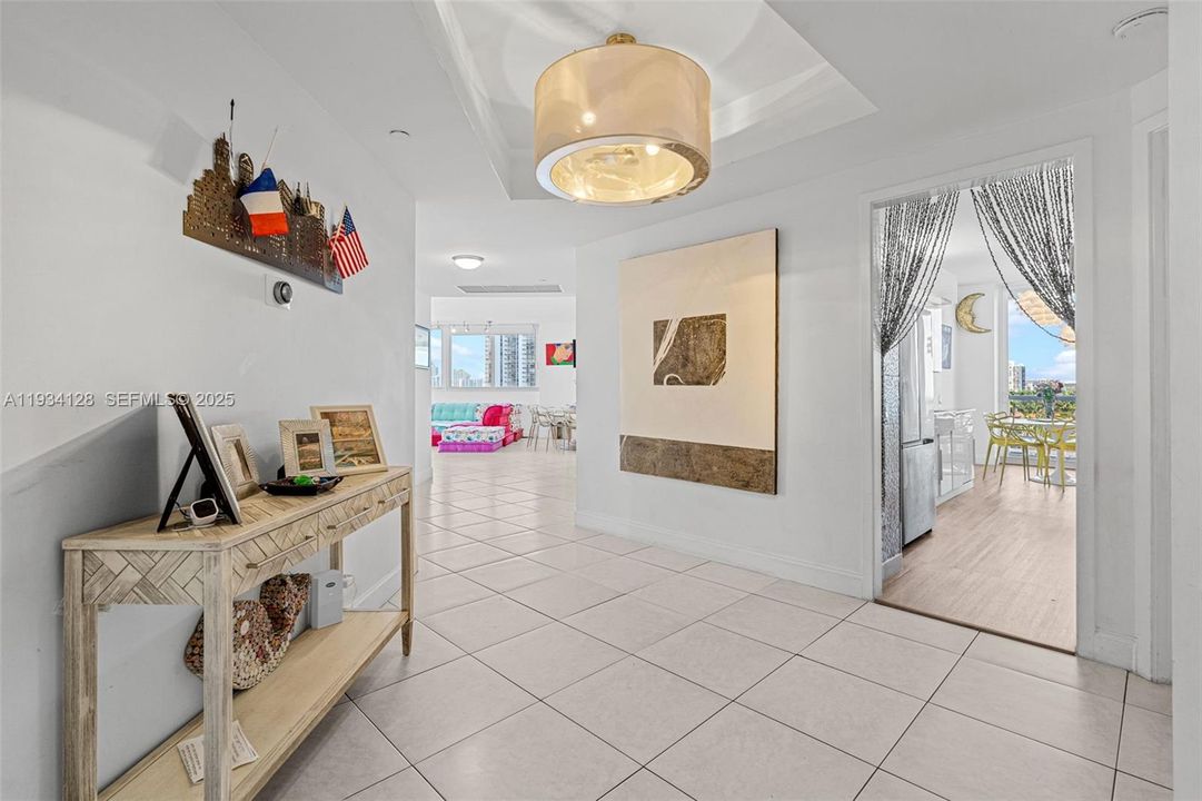 В аренду: $7,000 (3 спален, 3 ванн, 2370 Квадратных фут)