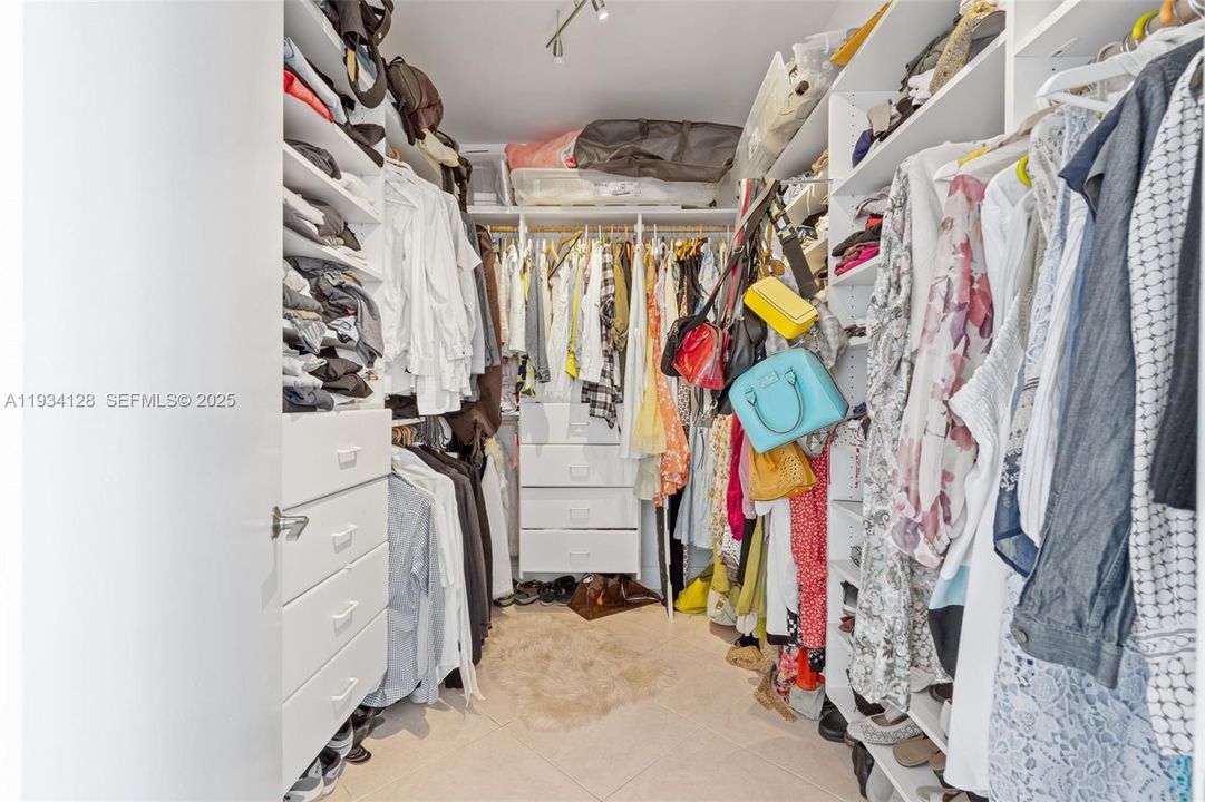 В аренду: $7,000 (3 спален, 3 ванн, 2370 Квадратных фут)