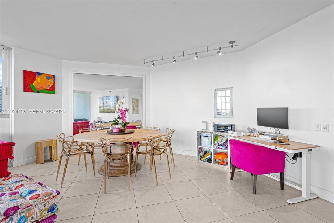 В аренду: $7,000 (3 спален, 3 ванн, 2370 Квадратных фут)