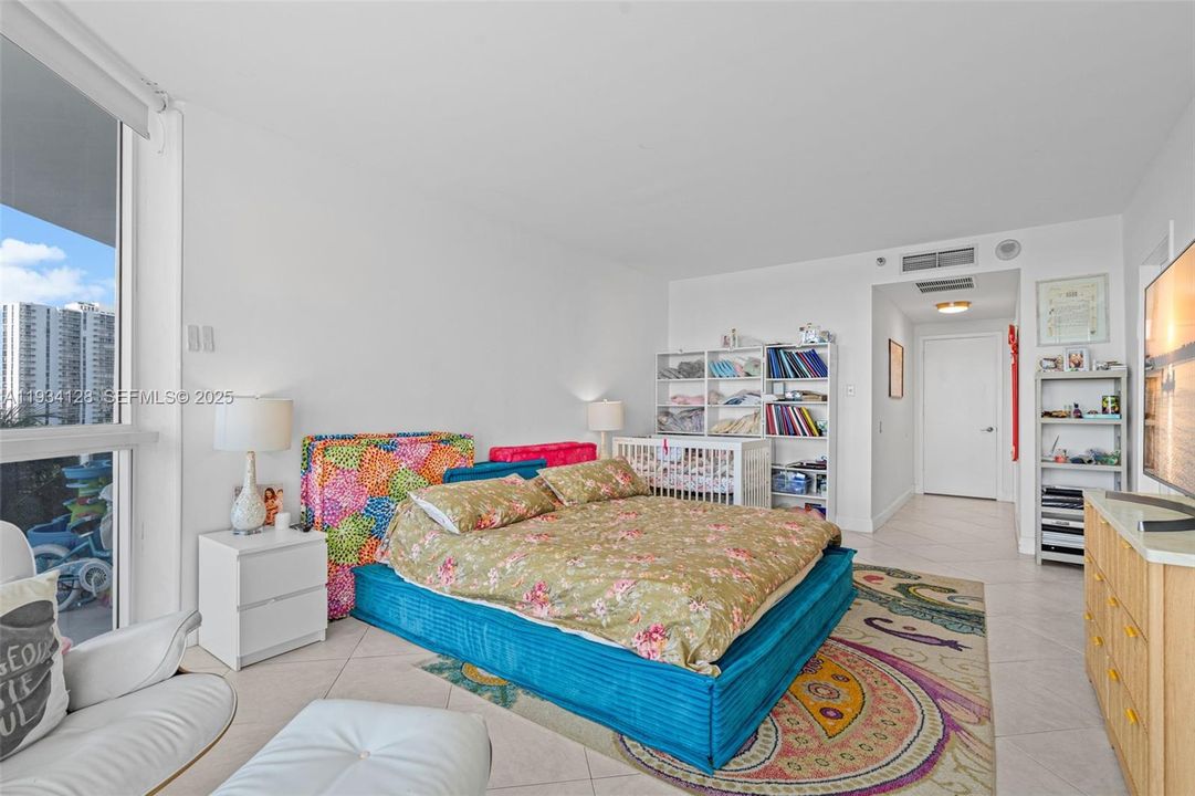 В аренду: $7,000 (3 спален, 3 ванн, 2370 Квадратных фут)