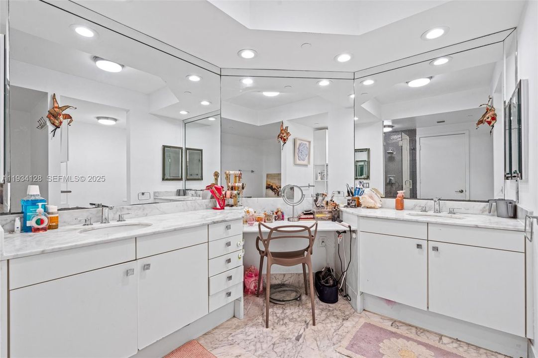 В аренду: $7,000 (3 спален, 3 ванн, 2370 Квадратных фут)