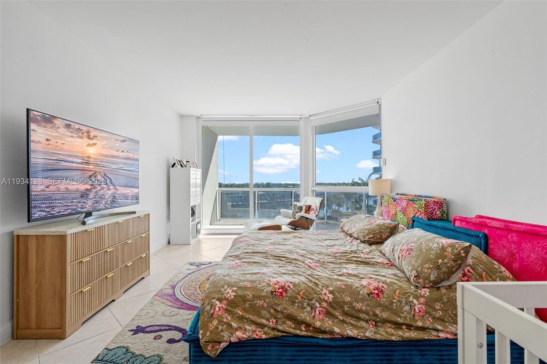 В аренду: $7,000 (3 спален, 3 ванн, 2370 Квадратных фут)