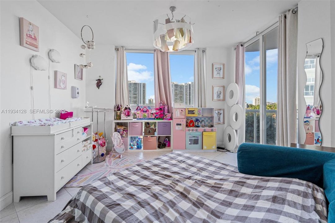 В аренду: $7,000 (3 спален, 3 ванн, 2370 Квадратных фут)