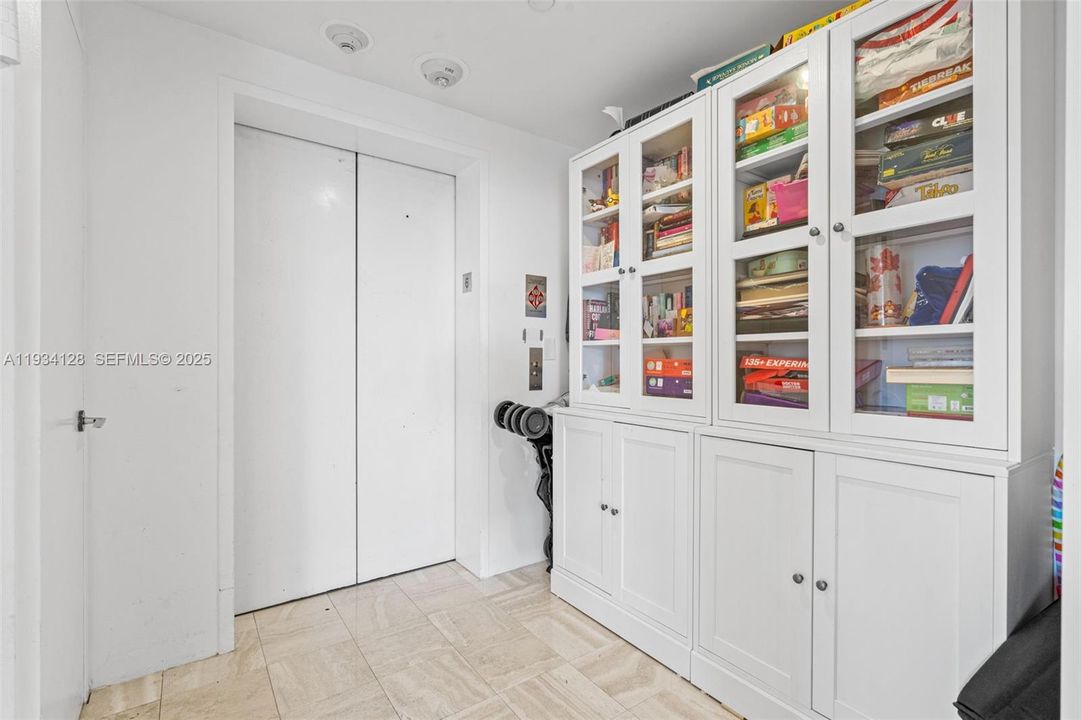 В аренду: $7,000 (3 спален, 3 ванн, 2370 Квадратных фут)