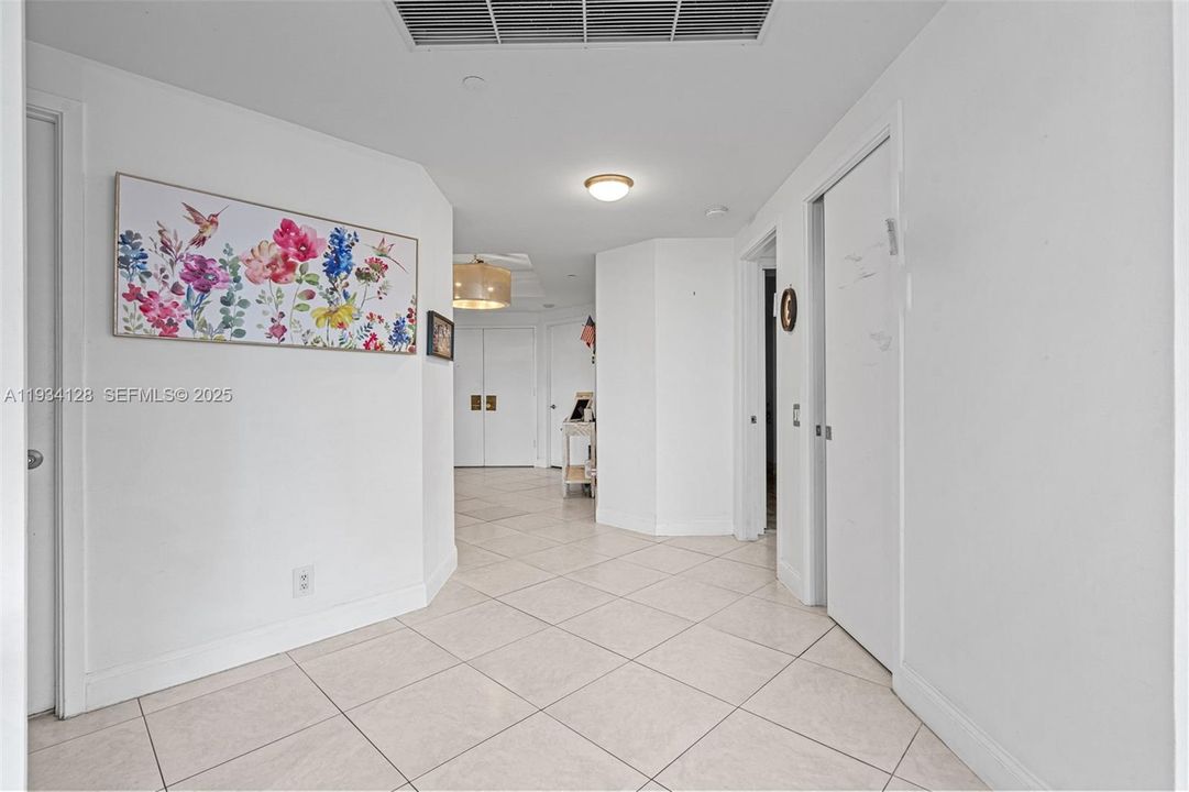 В аренду: $7,000 (3 спален, 3 ванн, 2370 Квадратных фут)