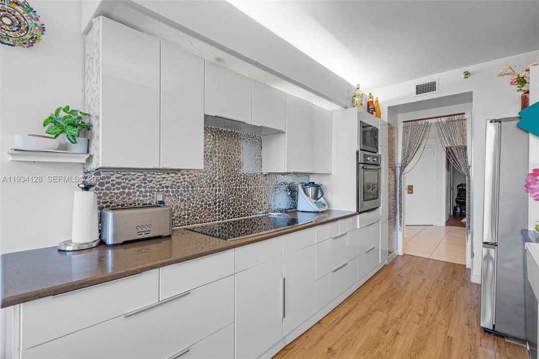 В аренду: $7,000 (3 спален, 3 ванн, 2370 Квадратных фут)