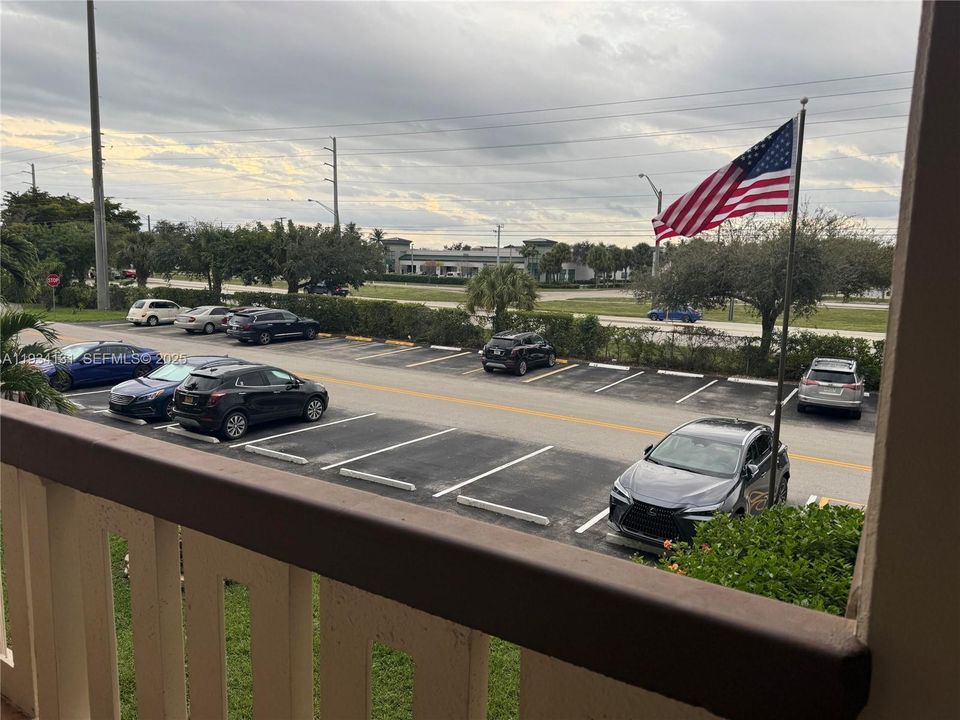 待售: $99,000 (2 贝兹, 2 浴室, 983 平方英尺)