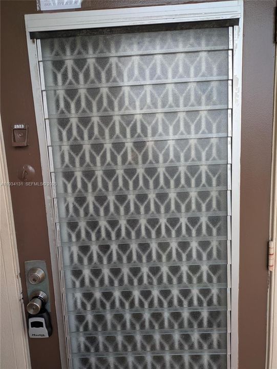 待售: $99,000 (2 贝兹, 2 浴室, 983 平方英尺)