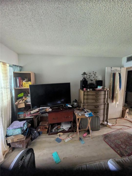 待售: $99,000 (2 贝兹, 2 浴室, 983 平方英尺)