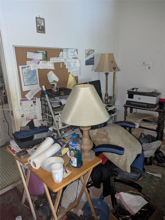 待售: $99,000 (2 贝兹, 2 浴室, 983 平方英尺)