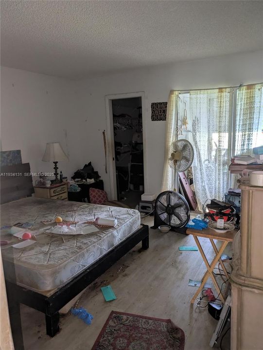 待售: $99,000 (2 贝兹, 2 浴室, 983 平方英尺)