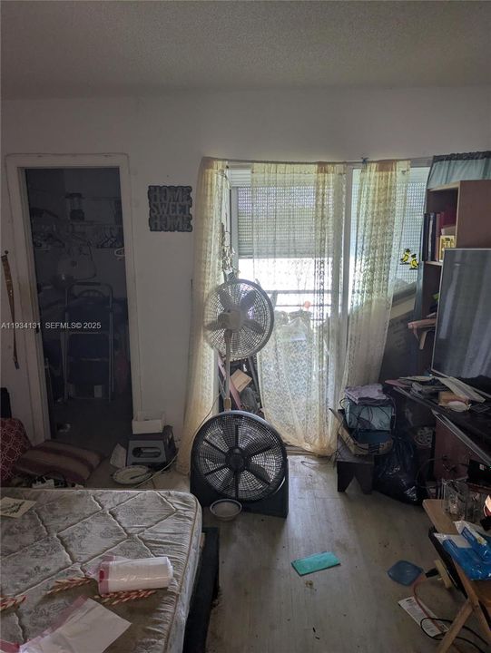 待售: $99,000 (2 贝兹, 2 浴室, 983 平方英尺)