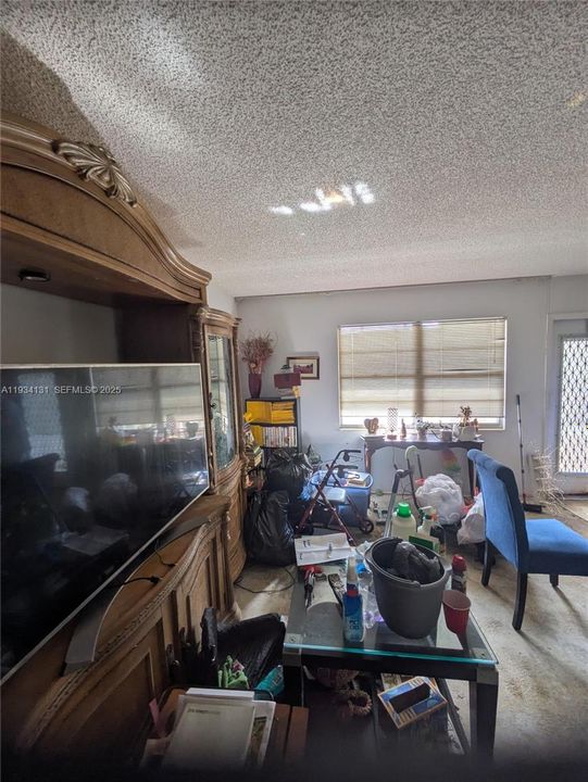 待售: $99,000 (2 贝兹, 2 浴室, 983 平方英尺)