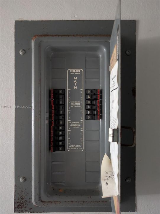 待售: $99,000 (2 贝兹, 2 浴室, 983 平方英尺)