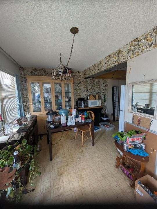 待售: $99,000 (2 贝兹, 2 浴室, 983 平方英尺)