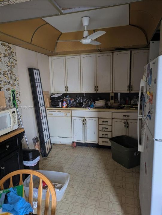 待售: $99,000 (2 贝兹, 2 浴室, 983 平方英尺)