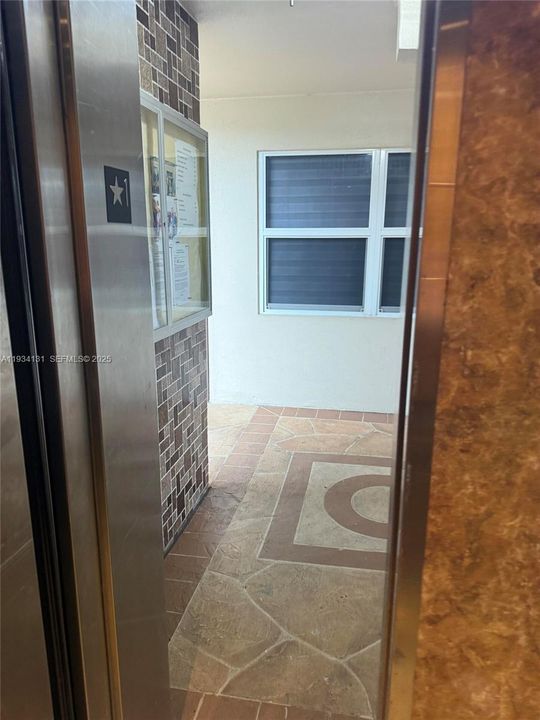 待售: $99,000 (2 贝兹, 2 浴室, 983 平方英尺)