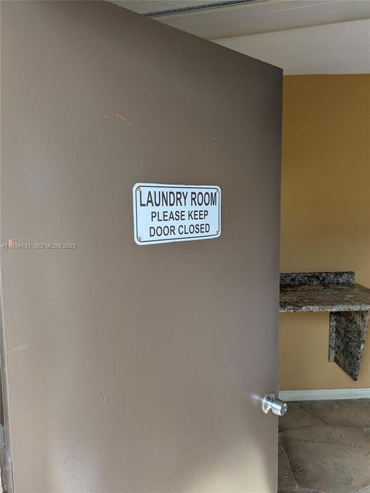 待售: $99,000 (2 贝兹, 2 浴室, 983 平方英尺)