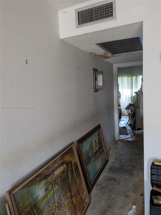 待售: $99,000 (2 贝兹, 2 浴室, 983 平方英尺)