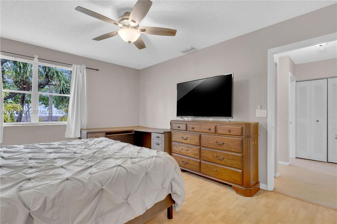 For Sale: $499,000 (3 beds, 2 baths, 1456 Square Feet)