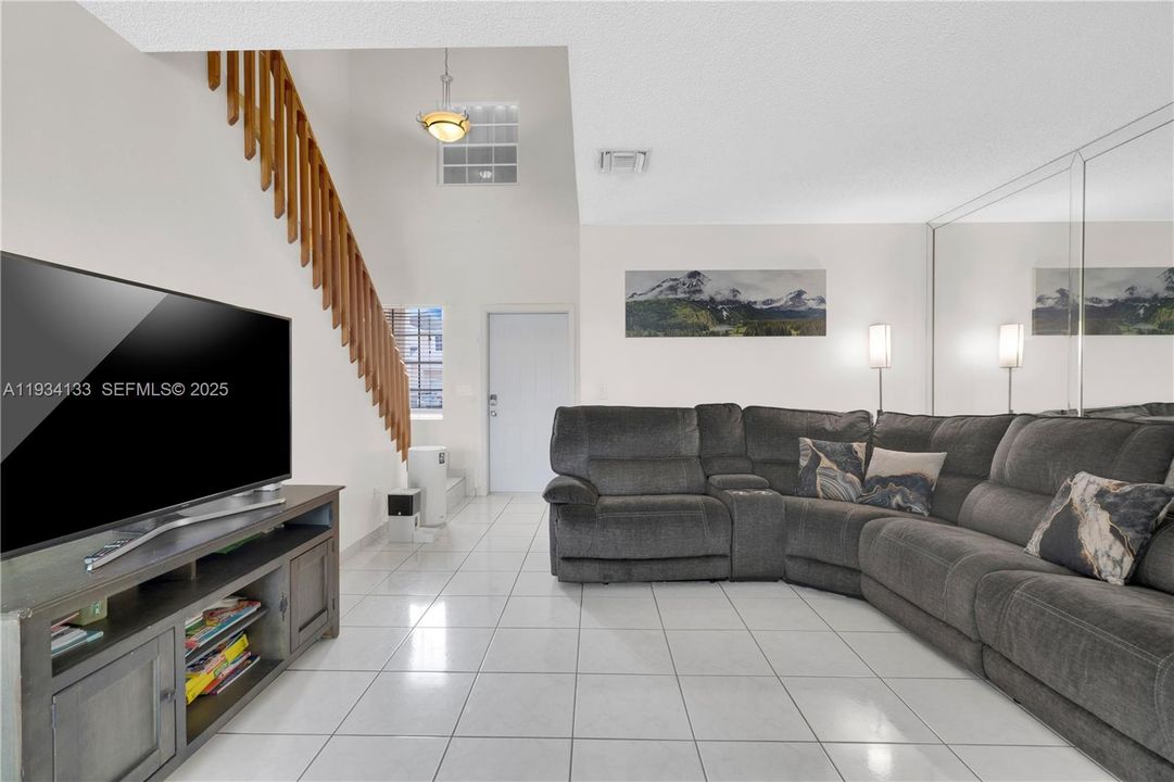 For Sale: $499,000 (3 beds, 2 baths, 1456 Square Feet)