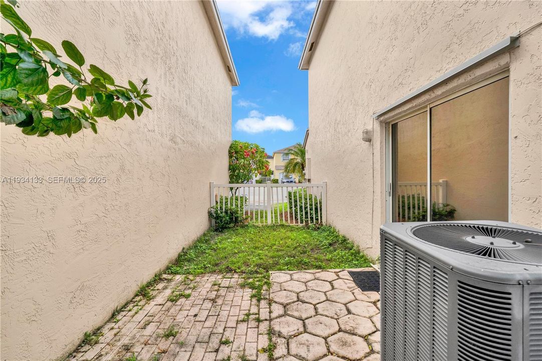 For Sale: $499,000 (3 beds, 2 baths, 1456 Square Feet)